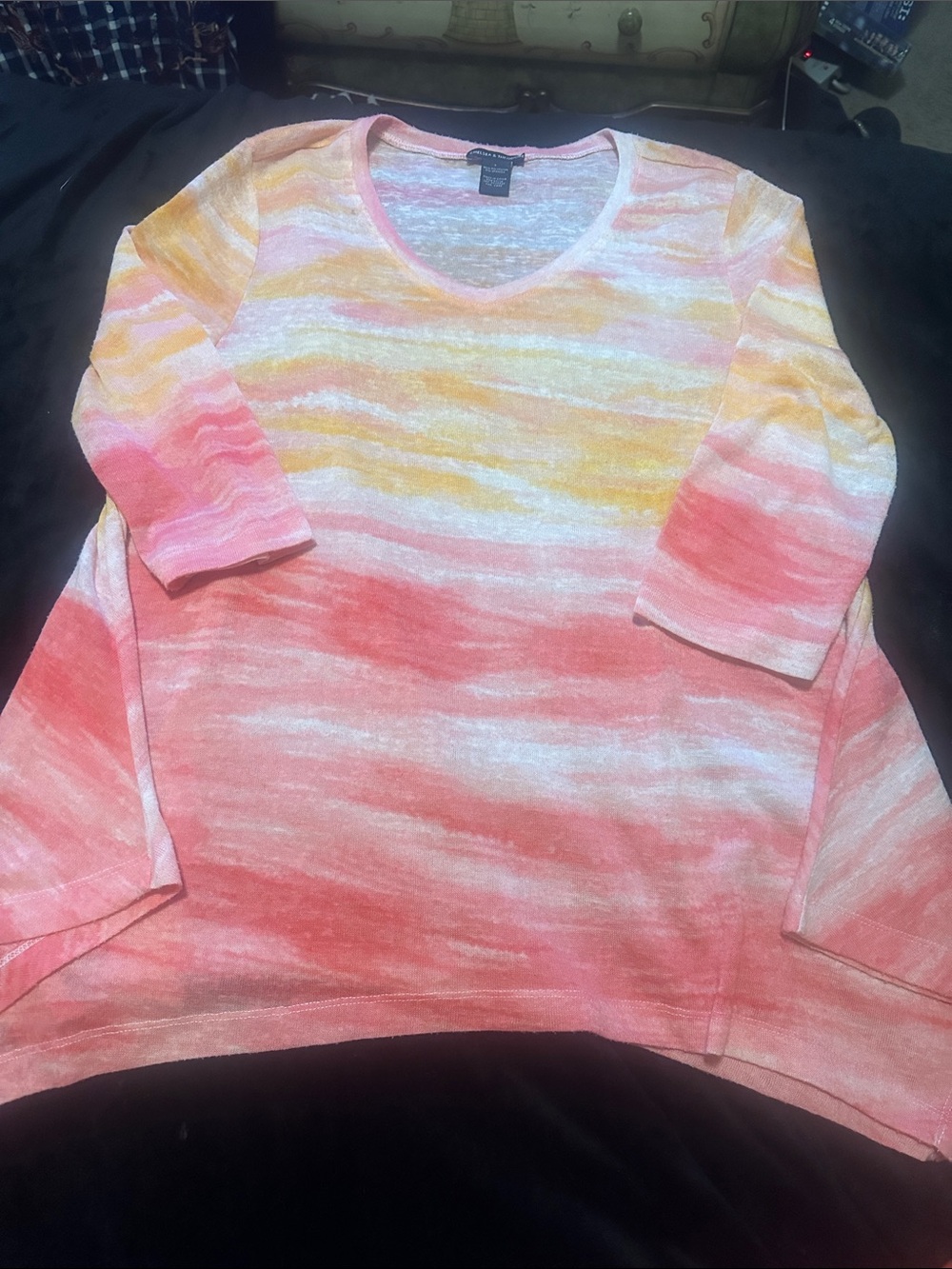CHELSEA & THEODORE Lightweight Pink Ombre V-Neck Women’s Top LARGE